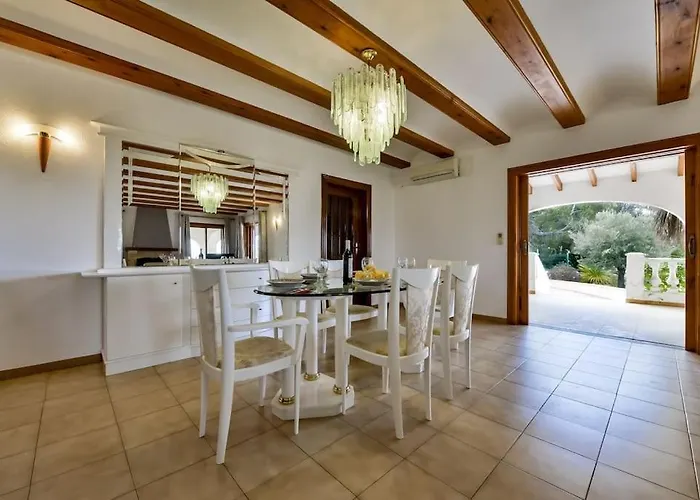 Guzman - Matisse Villa *